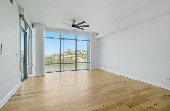 Building Photo - 400 Riverboat Row St