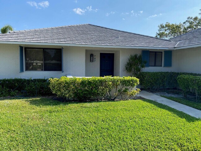 Building Photo - 707 Club Dr