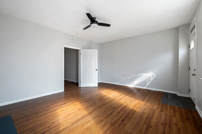 Building Photo - 346 39th St