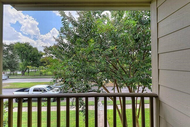 Building Photo - 8876 Kempwood Dr