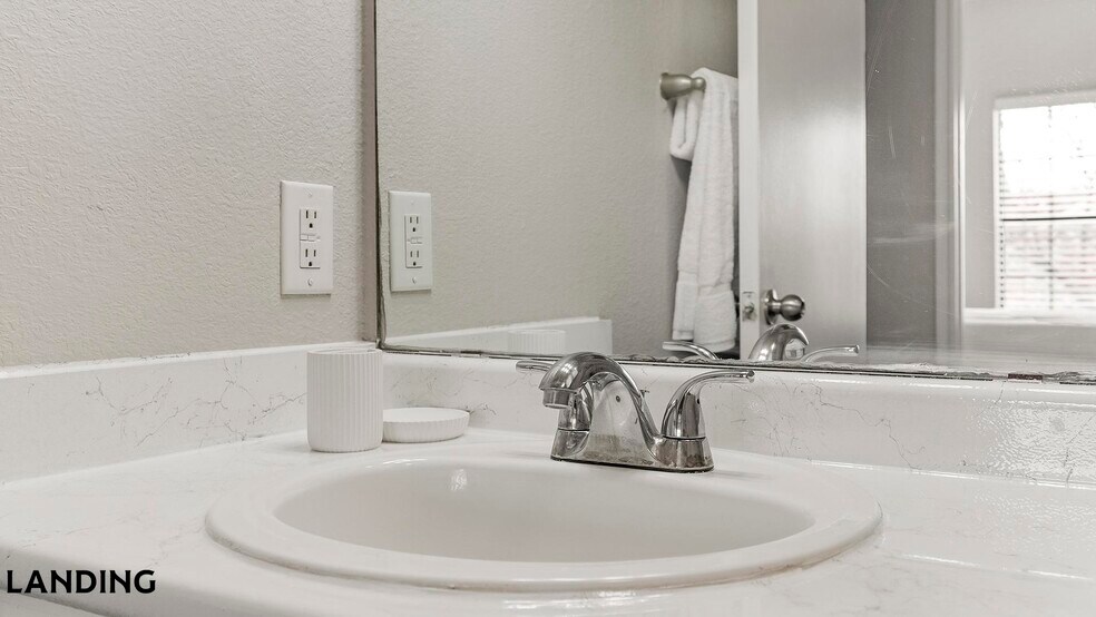 Building Photo - 9835 Fredericksburg Rd