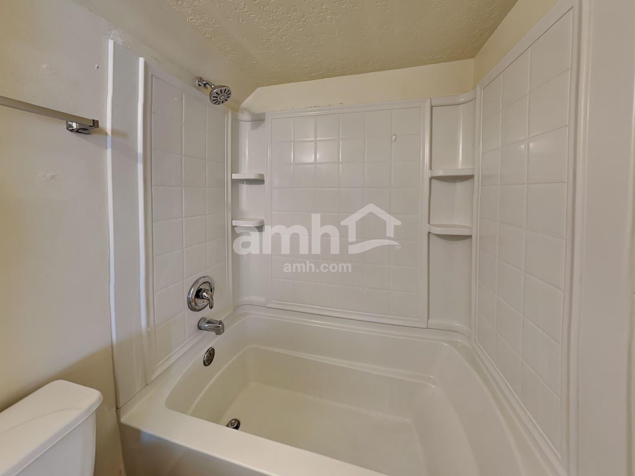 Building Photo - 68 E 350 S