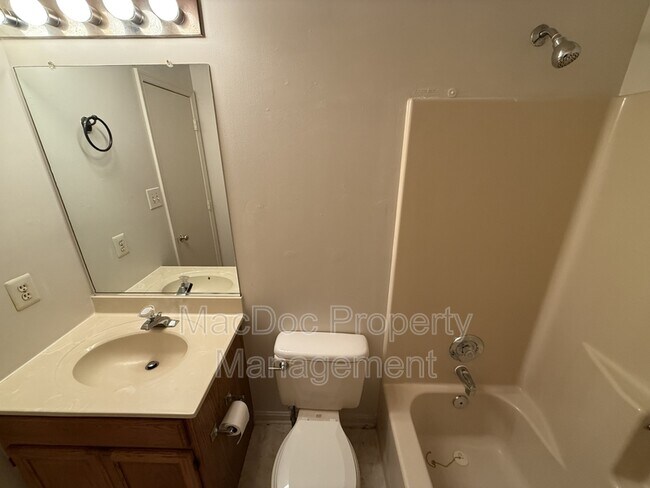 Building Photo - 227 Bend Farm Rd