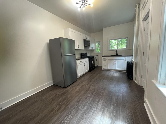 Building Photo - 521 Howard Ave