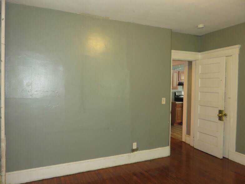 Building Photo - 379 Winthrop Ave