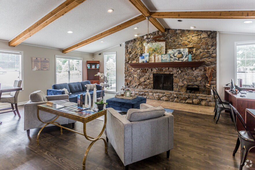 Primary Photo - Emerald Pointe-New
