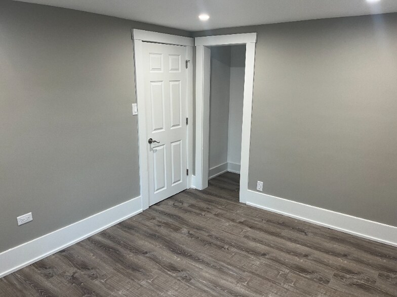 Building Photo - 312 S Van Buren St