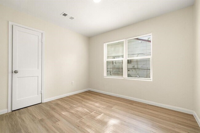 Building Photo - 4726 Angleton St