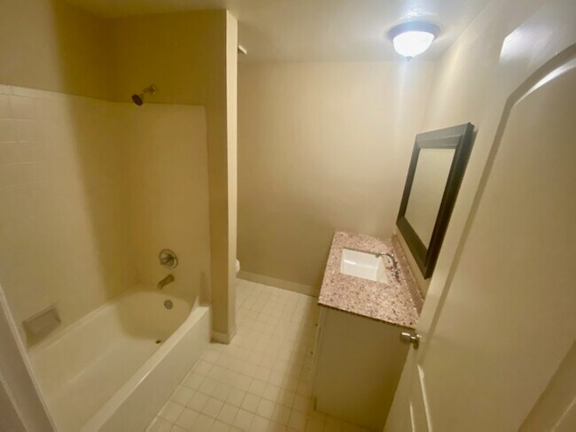 Building Photo - 2550 SW 18th Terrace