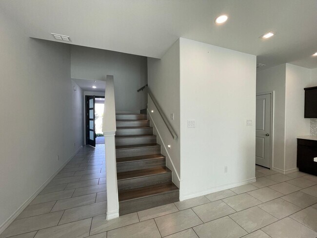 Building Photo - 9917 Bijan Dr