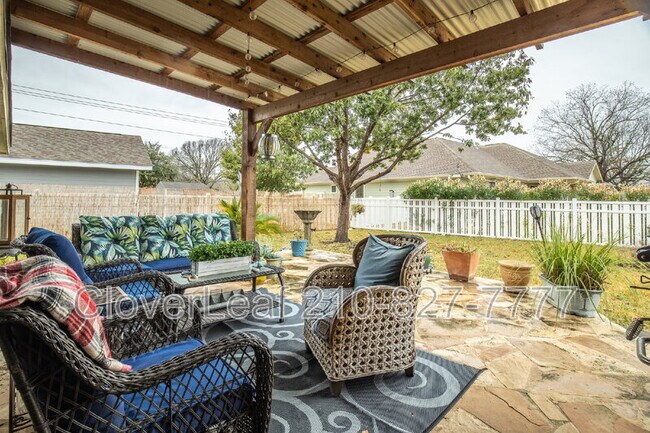 Building Photo - 1409 Azalea Ln