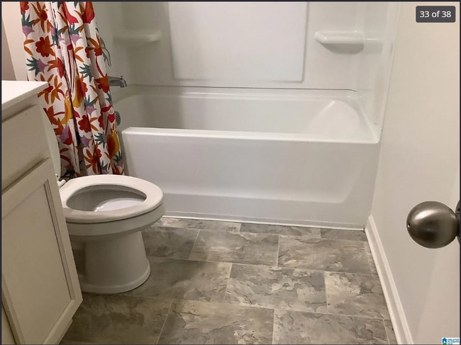 Building Photo - 516 Reading Ln