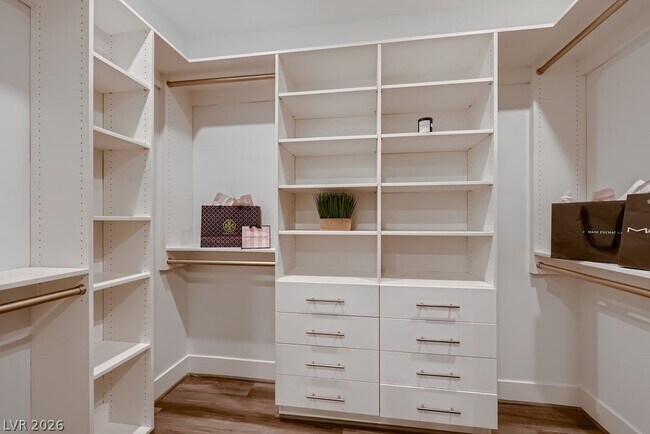 Building Photo - 917 Vegas View Dr