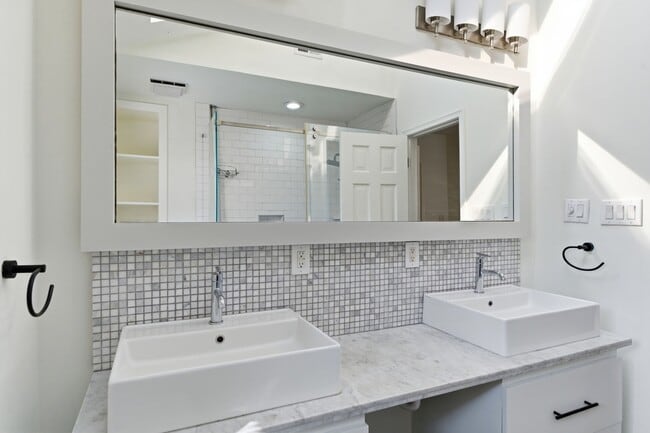 Building Photo - 531 Azaleadell Dr