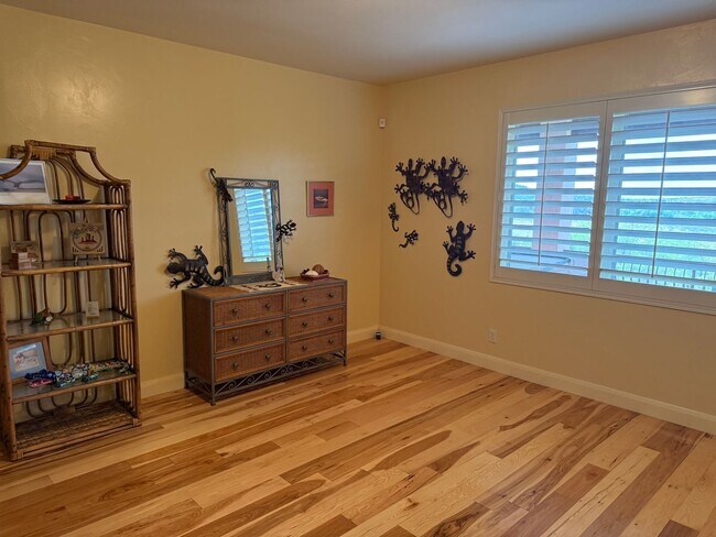 Building Photo - Truly unique and one of a kind Baker Reservoir home. Price Reduced! 3-Month Lease Option Available!