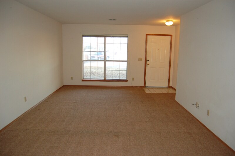Building Photo - 1221 Jeannie Ln