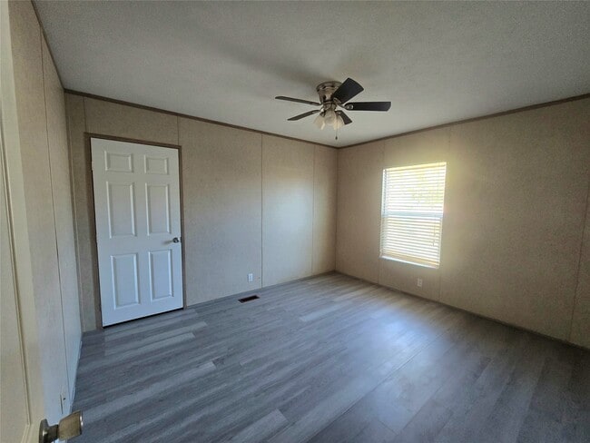 Building Photo - 219 Zinn Dr