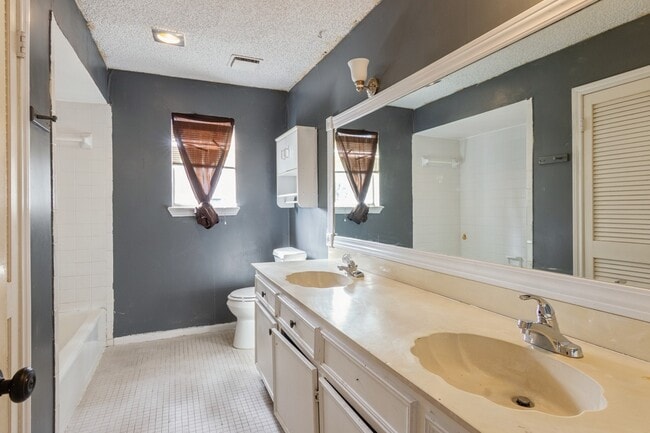 Building Photo - 10815 Cypresswood Dr