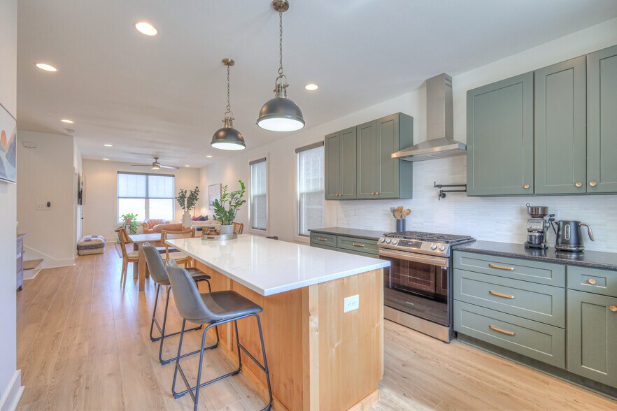 Building Photo - 312 Duke St