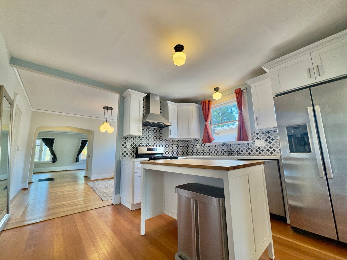 Building Photo - 2309 Derby St