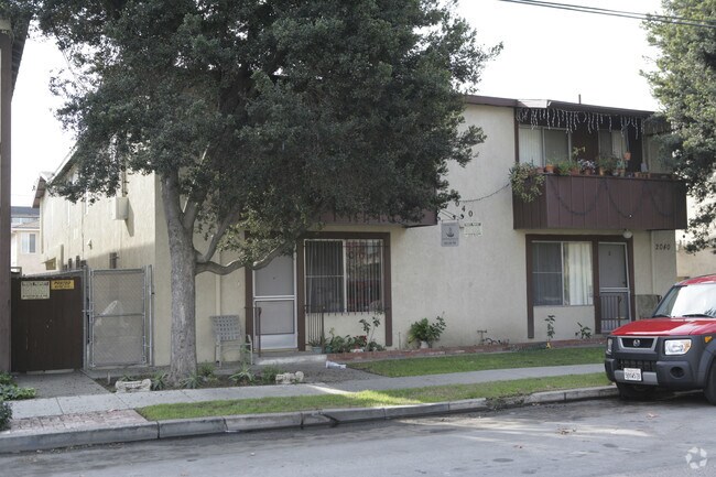 Building Photo - 2040 E. Florida St.