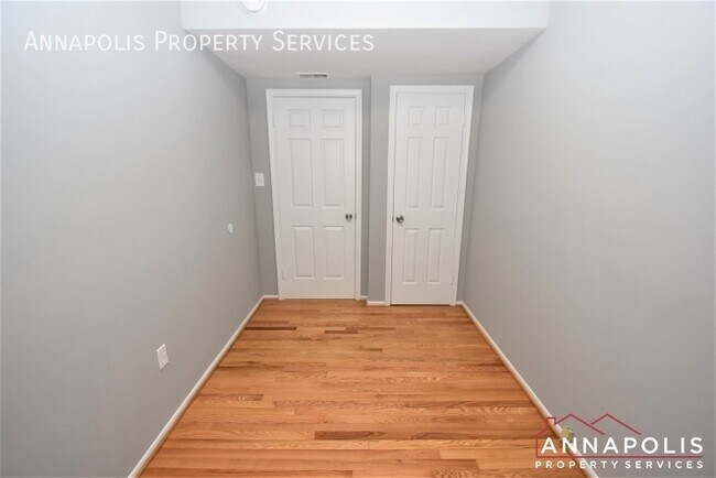 Building Photo - 424 Holly Dr
