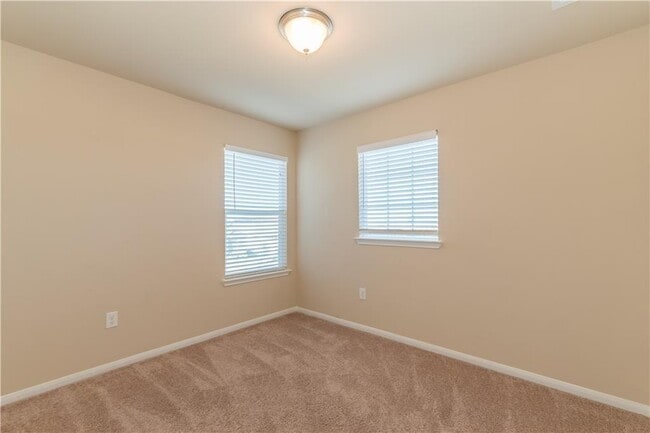 Building Photo - 441 Moulins Ln