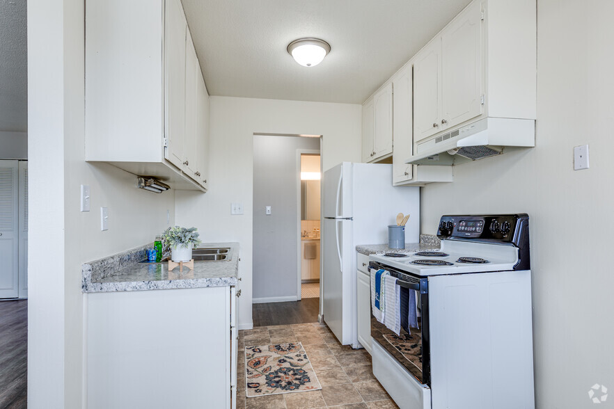 232 Building - 1BR, 1BA - 730SF - Kitchen - Charlton Terrace