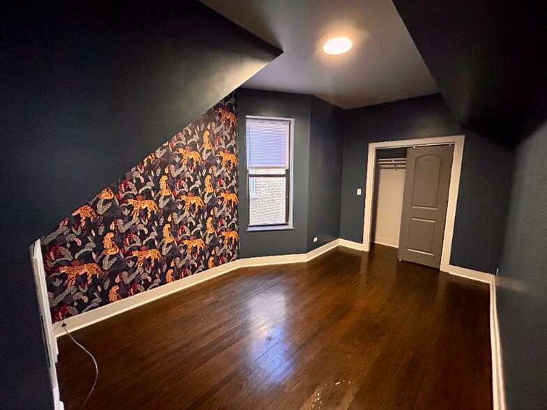 Building Photo - 3400 W Evergreen Ave