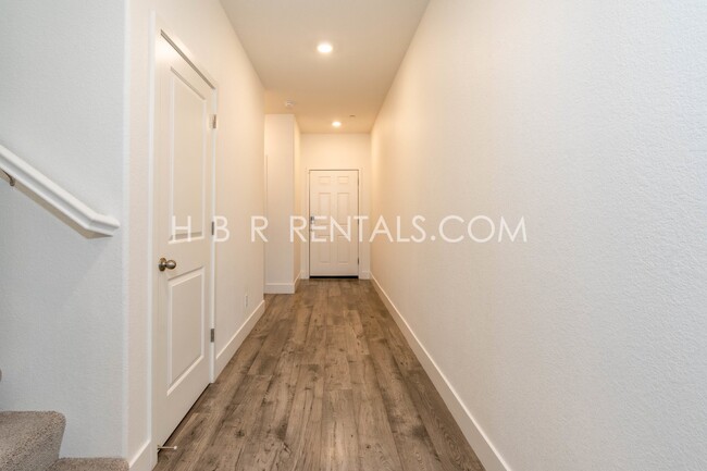 Building Photo - Lathrop Five Bedroom Rental Home - Move in...