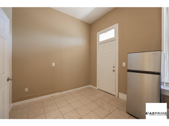 Building Photo - $500 OFF FIRST MONTH'S RENT MOVE IN SPECIA...