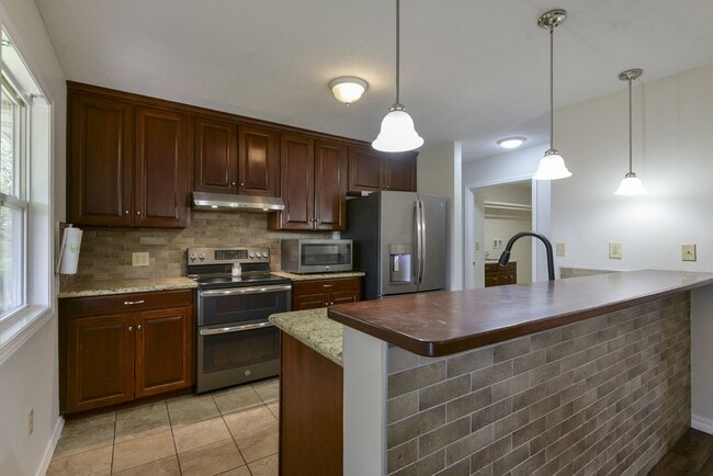 Building Photo - 1791 Fruit Farm Rd