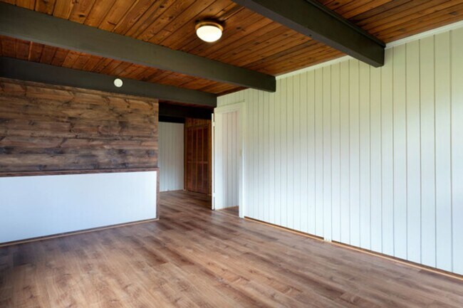 Building Photo - 64-660 Puu Olu Place