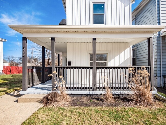 Building Photo - 522 Kelton Ave