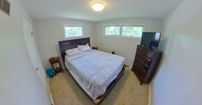Building Photo - 3D Tour Available - Garage Parking + Sun R...