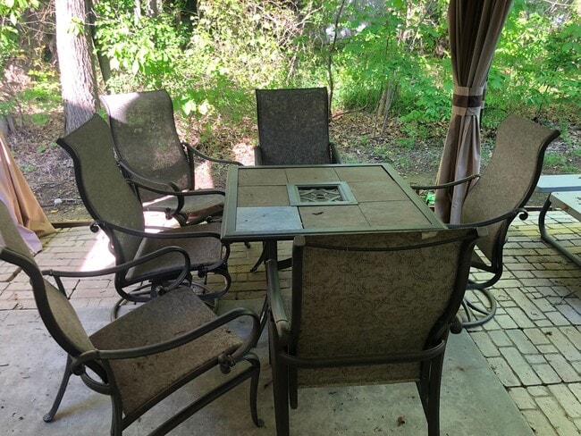 Building Photo - This lovely townhome is located in the highly desirable community of Blakeney Preserve just off R...