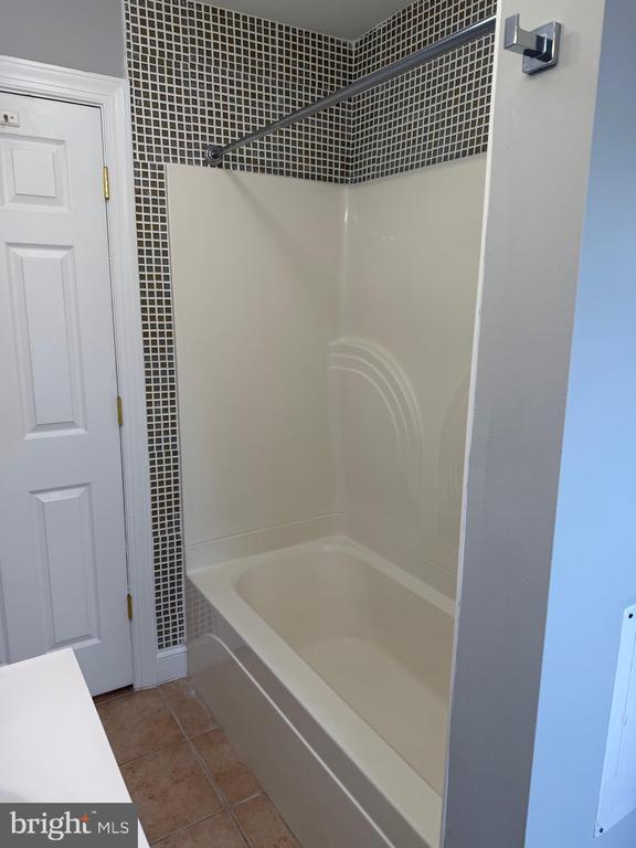 Building Photo - 9 Cedar Ave