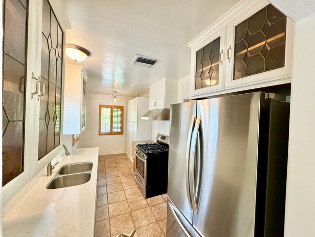Building Photo - Charming North Hollywood Home
