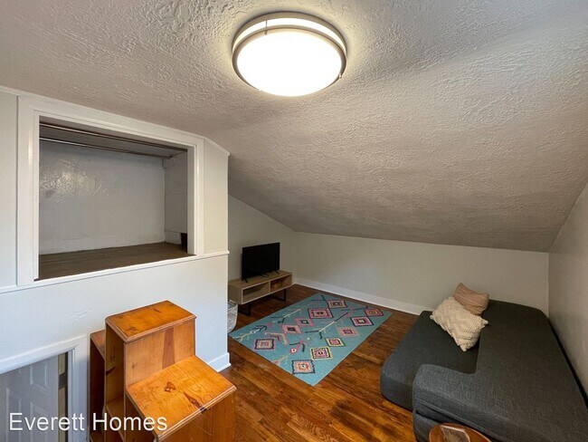 Building Photo - 3 br, 1.5 bath House - 1960 S Fort Ave