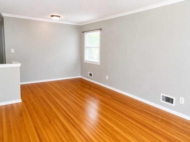 Building Photo - Charming Valley Station Home