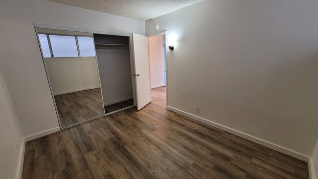 Building Photo - Spacious 2-Bedroom, 1-Bath in Cathedral Point