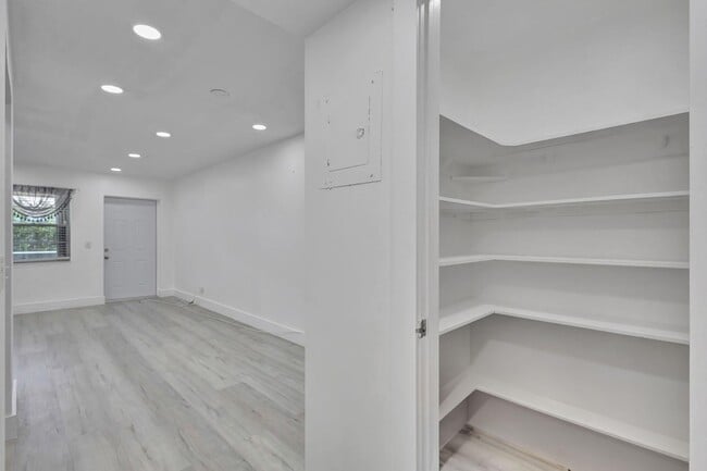 Building Photo - 110 Dorchester E