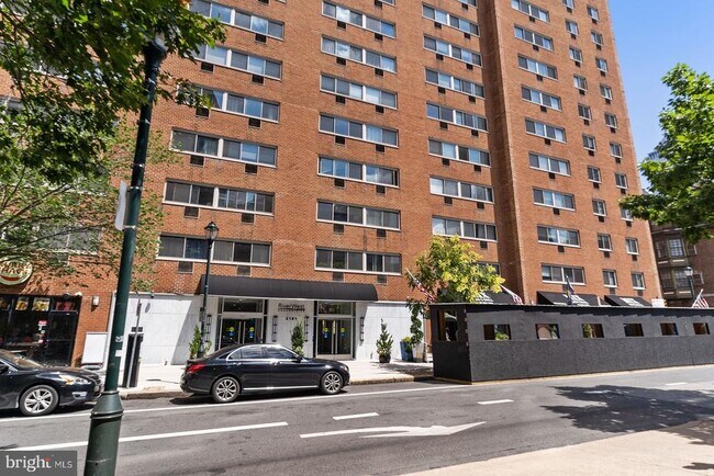 Building Photo - 2101-17 Chestnut St