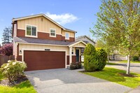 Building Photo - Centrally located 3 Bed/2-1/2 Bath Kenmore...