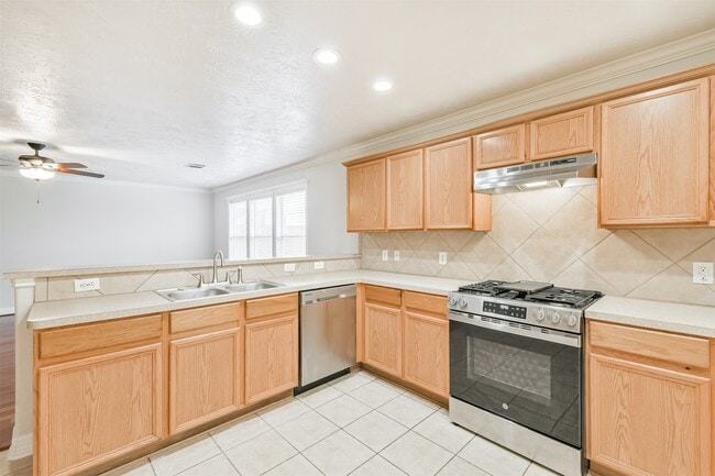 Building Photo - 15023 Roche Rock Dr