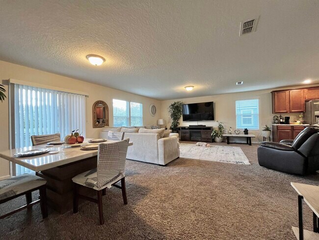 Building Photo - 124 Cody St