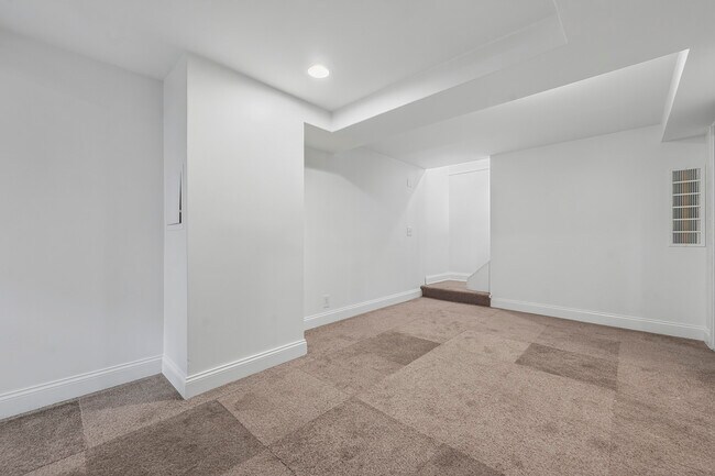 Building Photo - 2158 Countryside Cir
