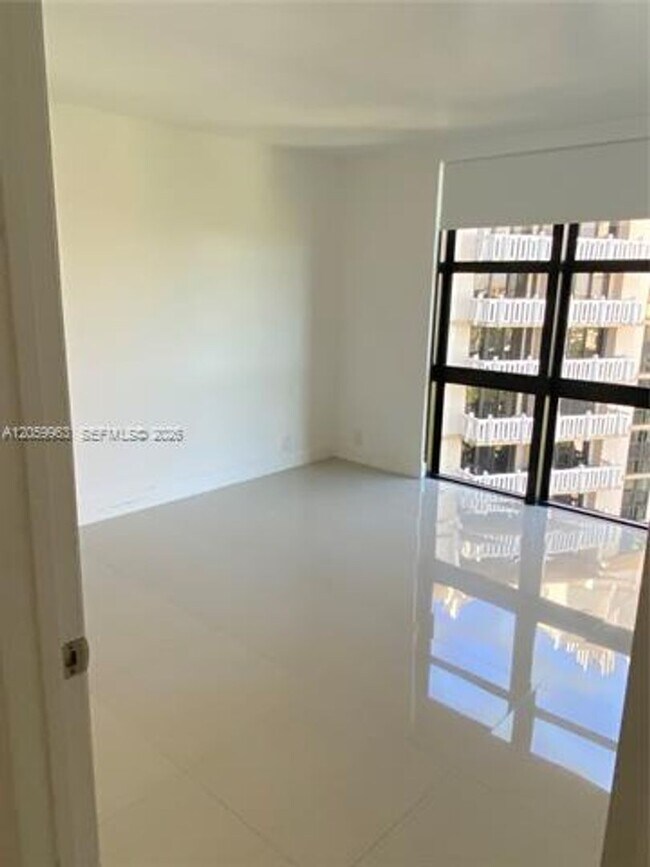 Building Photo - 1111 Crandon Blvd