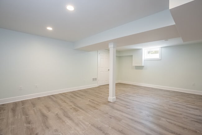 Building Photo - 395 Taconic Rd