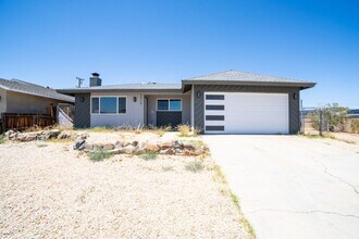 Building Photo - Stunning Fully Remodeled Home for Rent – M...